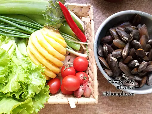 Cách Nấu Canh Trùng Trục Chua Dứa Thơm Ngon Chuẩn Vị Gia Đình