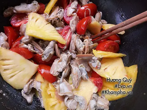 Cách Nấu Canh Trùng Trục Chua Dứa Thơm Ngon Chuẩn Vị Gia Đình