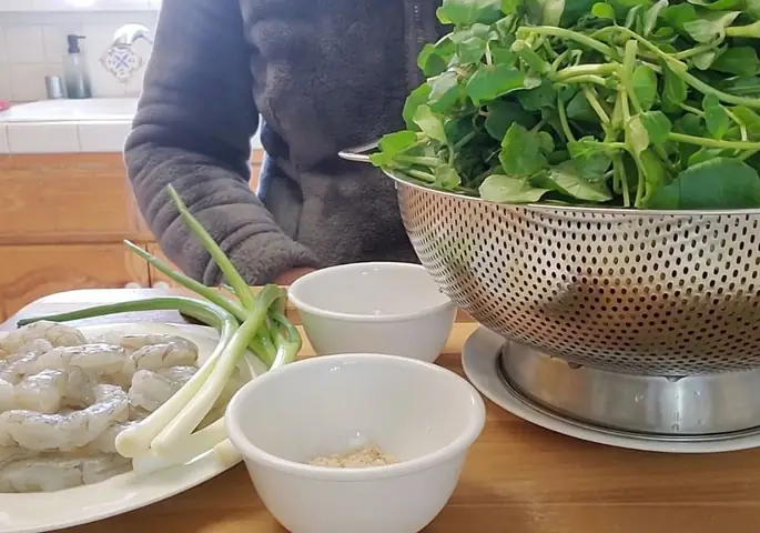 Cách Nấu Canh Xà Lách Thanh Mát, Dễ Tiêu Cho Bữa Cơm Gia Đình Cách Nấu Canh Xà Lách Thanh Mát, Dễ Tiêu Cho Bữa Cơm Gia Đình