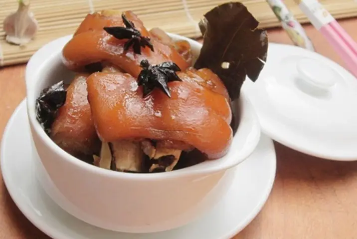 6. Chân giò hầm ngũ vị 6. Chân giò hầm ngũ vị