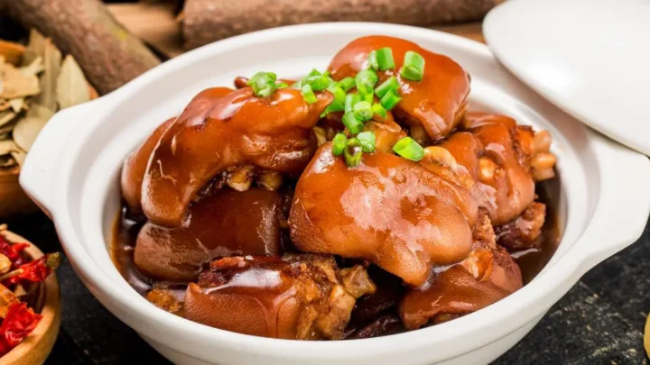 cách nấu chân giò hầm thuốc bắc