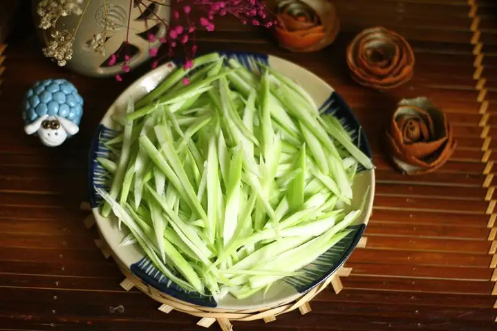 Cách Nấu Cháo Bầu Cho Bé Ăn Dặm: Công Thức Đầy Đủ Dinh Dưỡng Cách Nấu Cháo Bầu Cho Bé Ăn Dặm: Công Thức Đầy Đủ Dinh Dưỡng