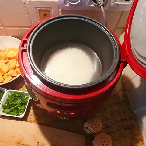 Cách Nấu Cháo Bí Đỏ Bằng Nồi Cơm Điện Đơn Giản, Thơm Ngon Cách Nấu Cháo Bí Đỏ Bằng Nồi Cơm Điện Đơn Giản, Thơm Ngon