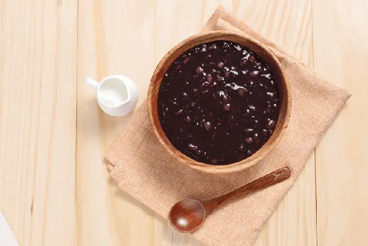 Hướng dẫn chi tiết cách nấu cháo đậu đen hầm xương bổ dưỡng