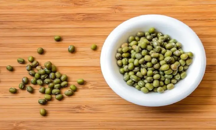 Cách lựa chọn và bảo quản đậu xanh cho bé ăn dặm