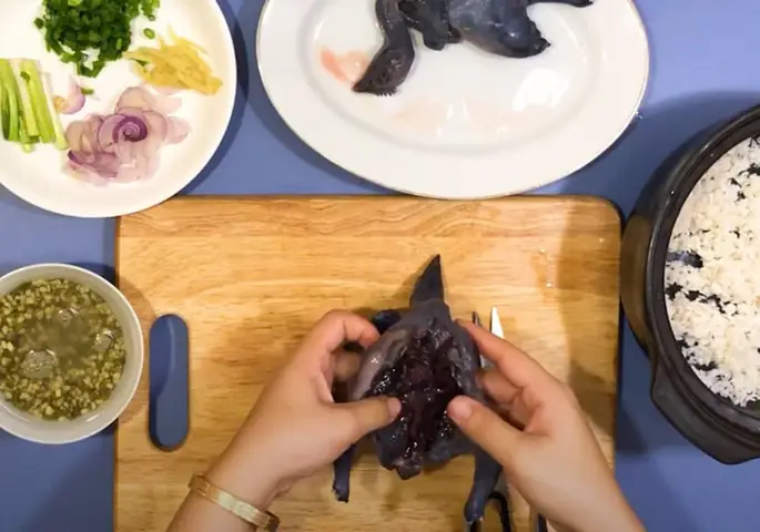 Hướng Dẫn Cách Nấu Cháo Gà Ác Hạt Sen Bổ Dưỡng Chuẩn Vị Tại Nhà