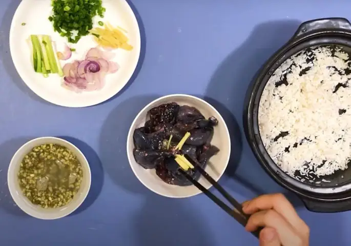 Hướng Dẫn Cách Nấu Cháo Gà Ác Hạt Sen Bổ Dưỡng Chuẩn Vị Tại Nhà