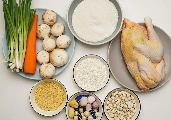 Cách nấu cháo gà hạt sen cho người ốm thơm ngon, bổ dưỡng, dễ tiêu