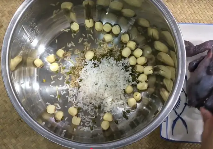 Hướng Dẫn Nấu Cháo Gà Hạt Sen Khô Đơn Giản, Bổ Dưỡng Hướng Dẫn Nấu Cháo Gà Hạt Sen Khô Đơn Giản, Bổ Dưỡng