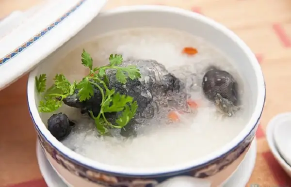 Cách nấu cháo gà ngải cứu bồi bổ, thơm ngon tại nhà