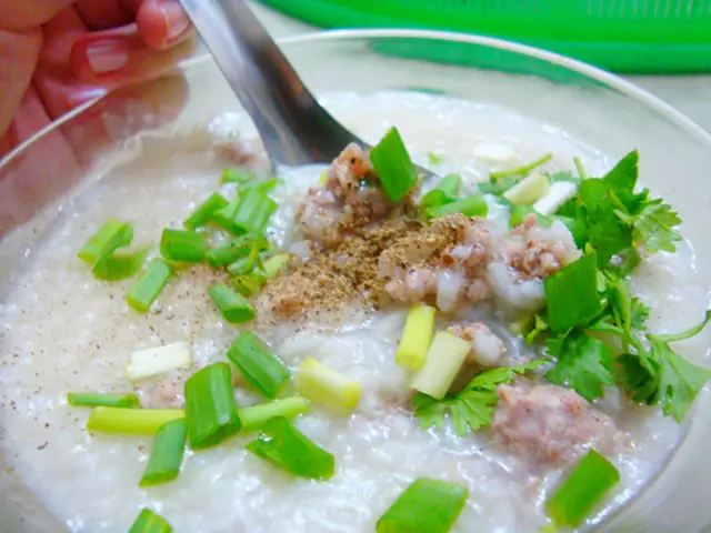 Hướng dẫn chi tiết cách nấu cháo gừng giải cảm thơm ngon tại nhà Hướng dẫn chi tiết cách nấu cháo gừng giải cảm thơm ngon tại nhà