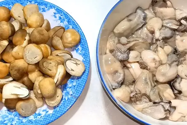 Sơ chế nấm rơm