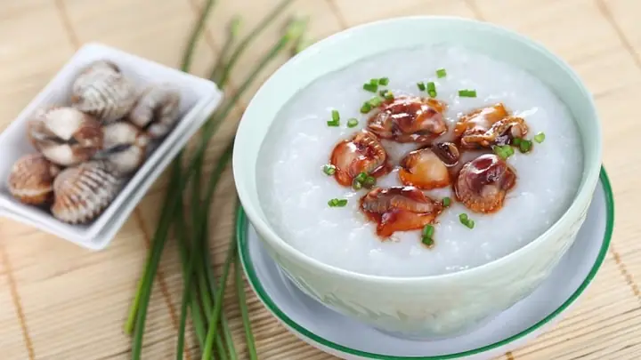 Công thức nấu cháo sò huyết đậu xanh ngon đúng điệu