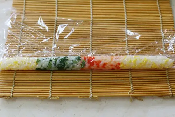 [Cháº¿ biáº¿n] - BÃ© lÆ°á»i Än rau, máº¹ lÃ m ngay cÆ¡m cuá»n cáº§u vá»ng Äáº£m báº£o bÃ© nÃ o cÅ©ng mÃª máº©n