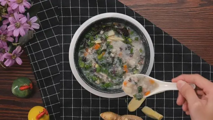 Hướng Dẫn Nấu Cháo Tía Tô Thịt Bằm: Giải Cảm Hiệu Quả