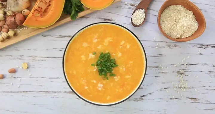 Hướng dẫn chi tiết cách nấu cháo tôm tít cho bé ăn dặm