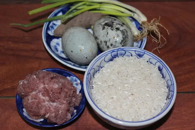 Cách nấu cháo trứng bắc thảo thịt bằm: Chuẩn vị, bổ dưỡng, dễ làm