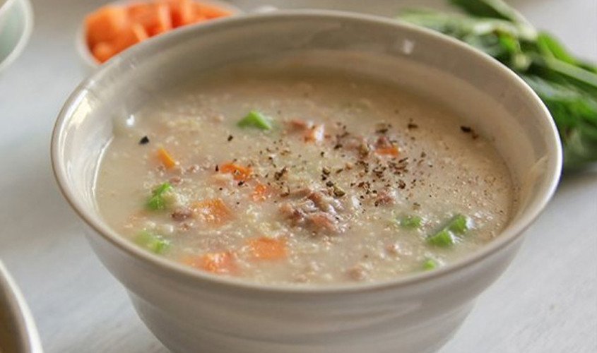 Cách nấu cháo yến mạch cho bé rau củ