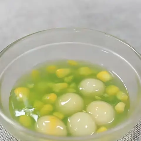 Hướng Dẫn Chi Tiết Cách Nấu Chè Bắp Lá Dứa Thơm Ngon