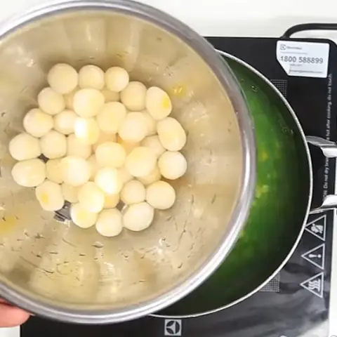 Hướng Dẫn Chi Tiết Cách Nấu Chè Bắp Lá Dứa Thơm Ngon