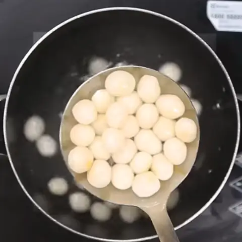 Hướng Dẫn Chi Tiết Cách Nấu Chè Bắp Lá Dứa Thơm Ngon