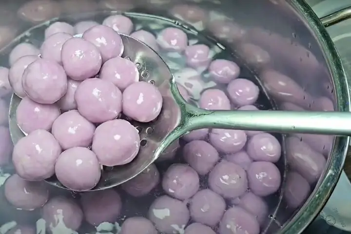 Hướng Dẫn Chi Tiết Cách Nấu Chè Bột Báng Khoai Môn Thơm Ngon Chuẩn Vị