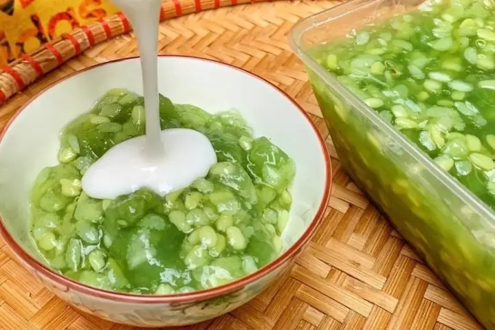 Bước 2: Nấu nước cốt dừa