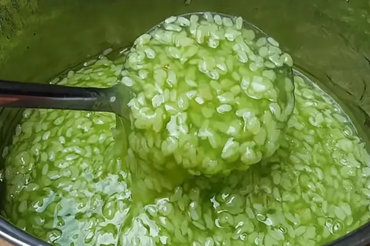 Bước 3: Nấu chè cốm khô