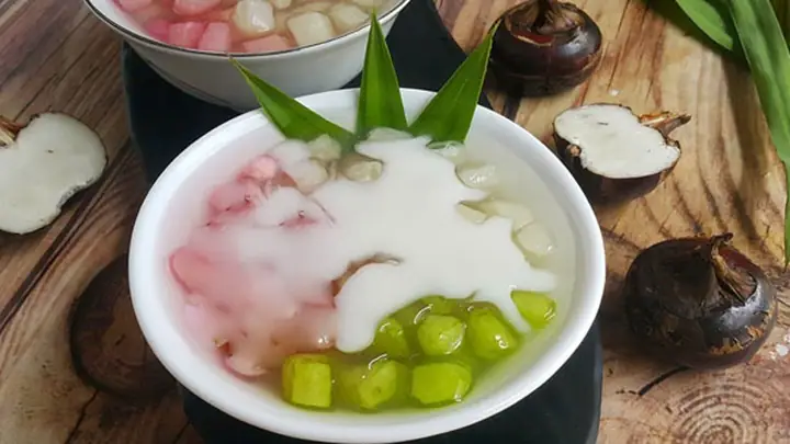 2.2. Cách nấu chè là dứa củ năng thơm mát, béo ngậy