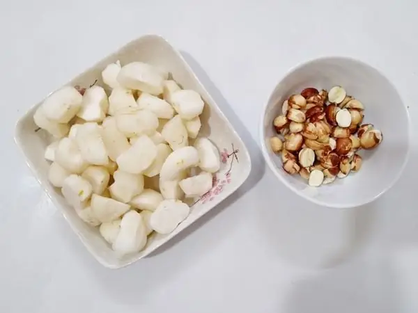 Cách Nấu Chè Củ Năng Hạt Sen Táo Đỏ Thanh Mát Bổ Dưỡng