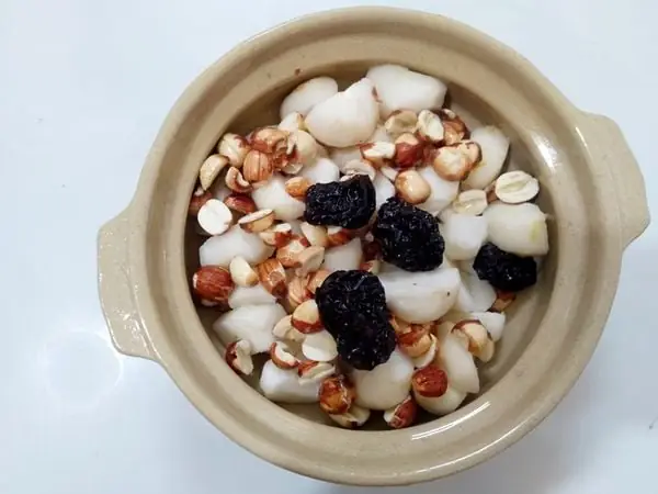 Cách Nấu Chè Củ Năng Hạt Sen Táo Đỏ Thanh Mát Bổ Dưỡng Cách Nấu Chè Củ Năng Hạt Sen Táo Đỏ Thanh Mát Bổ Dưỡng