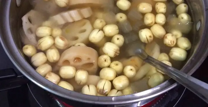 Cách Nấu Chè Củ Sen Thanh Mát, Bổ Dưỡng Chuẩn Vị Việt