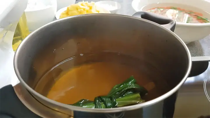 Hướng Dẫn Chi Tiết Cách Nấu Chè Đậu Xanh Bột Lọc Thơm Ngon Tại Nhà