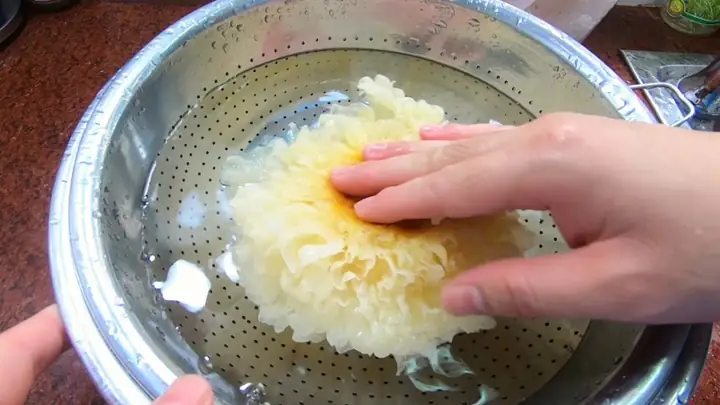 Hướng dẫn chi tiết cách nấu chè đậu xanh đánh bằng nồi cơm điện ngon chuẩn vị