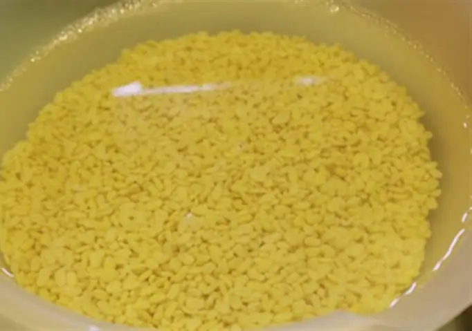 Hướng dẫn chi tiết cách nấu chè đậu xanh đánh bằng nồi cơm điện ngon chuẩn vị