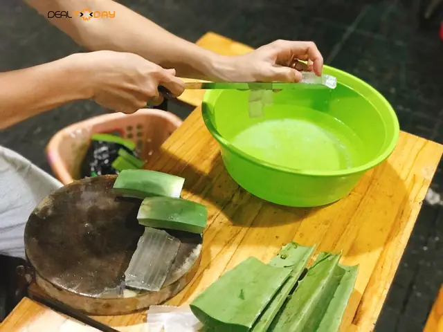 Cách Nấu Chè Đậu Xanh Nha Đam Rong Biển Thanh Mát Đãi Cả Nhà