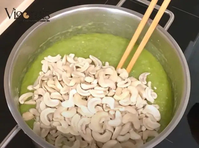 3.2  Không dùng chè cho người đang bị đau họng, khàn tiếng