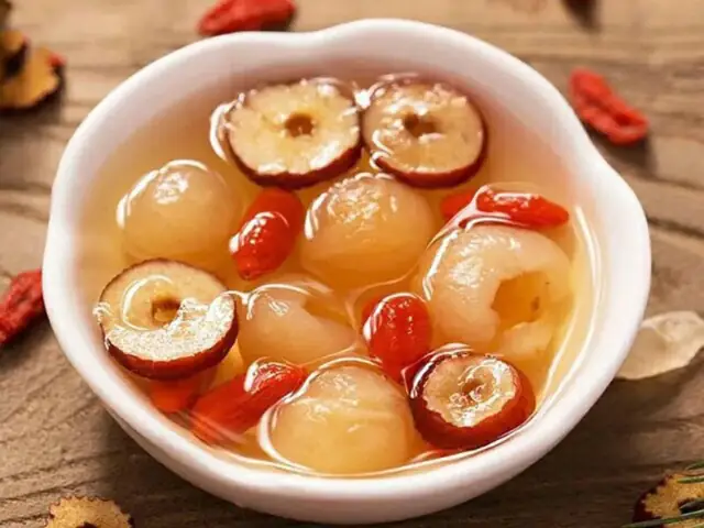 Chè hạt sen táo đỏ: Cách nấu bổ dưỡng cho bà bầu thế nào?