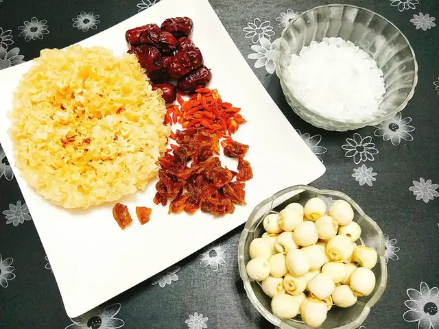 Chè hạt sen táo đỏ: Cách nấu bổ dưỡng cho bà bầu thế nào?