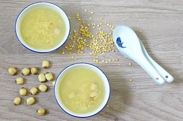 Cách Nấu Chè Hạt Sen Đậu Xanh Bột Sắn Dây Chuẩn Vị Tại Nhà