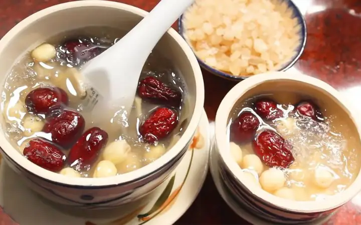 Cách Nấu Chè Hạt Sen Hạt Chia Thanh Mát, Bổ Dưỡng Tại Nhà