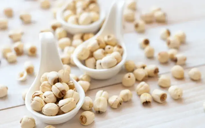 Hướng Dẫn Chi Tiết Cách Nấu Chè Hạt Sen Phổ Tai Ngon Chuẩn Vị