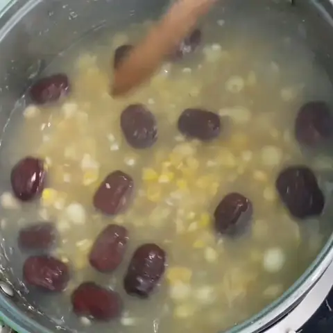 Chè Hạt Sen Táo Đỏ Hạt Chia: Cách Nấu Thanh Mát, Bổ Dưỡng