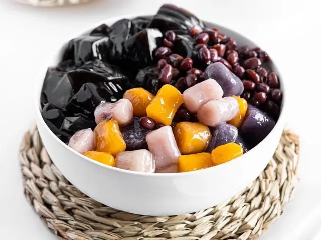 2.4. Cách nấu chè khoai dẻo với sữa tươi béo ngậy cùng thạch sương sáo