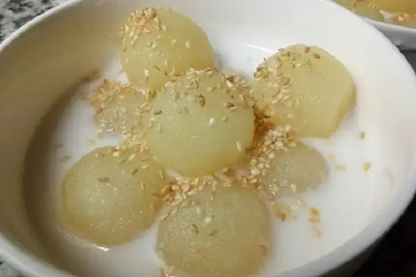 Hướng Dẫn Nấu Chè Khoai Mì Lá Dứa Thơm Ngon Đậm Vị