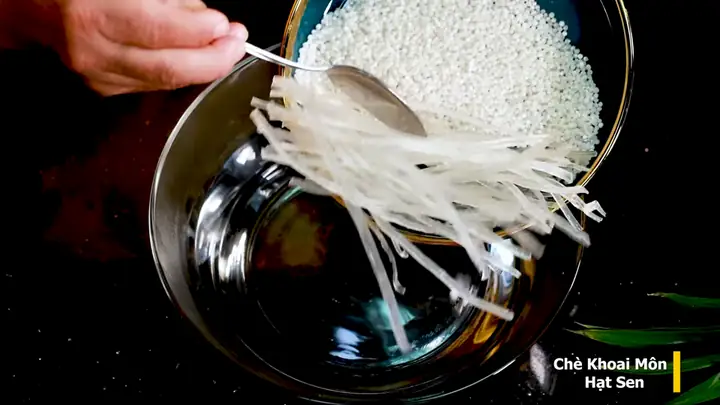 Hướng dẫn nấu chè khoai môn hạt sen thơm ngon chuẩn vị