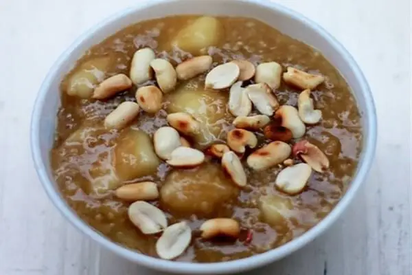 Bước 2: Tiến hành nấu chè khoai sọ: