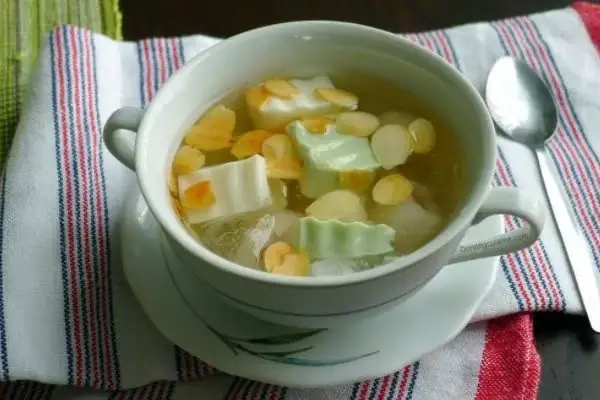 Hướng Dẫn Chi Tiết Cách Nấu Chè Khúc Bạch Bằng Lá Gelatin Thơm Ngon