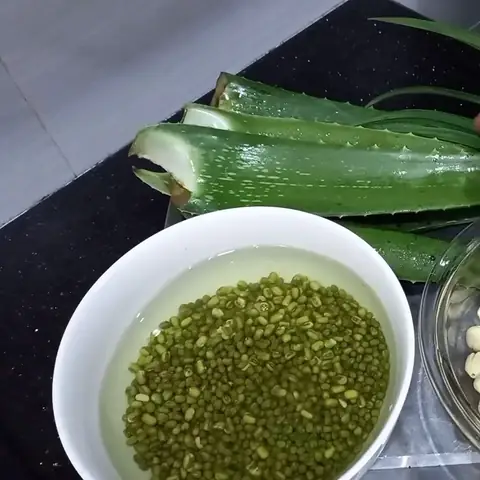 Sơ chế hạt sen và đậu xanh