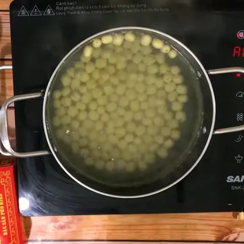 Hướng Dẫn Chi Tiết Cách Nấu Chè Hạt Sen Nhãn Khô Táo Đỏ Hướng Dẫn Chi Tiết Cách Nấu Chè Hạt Sen Nhãn Khô Táo Đỏ